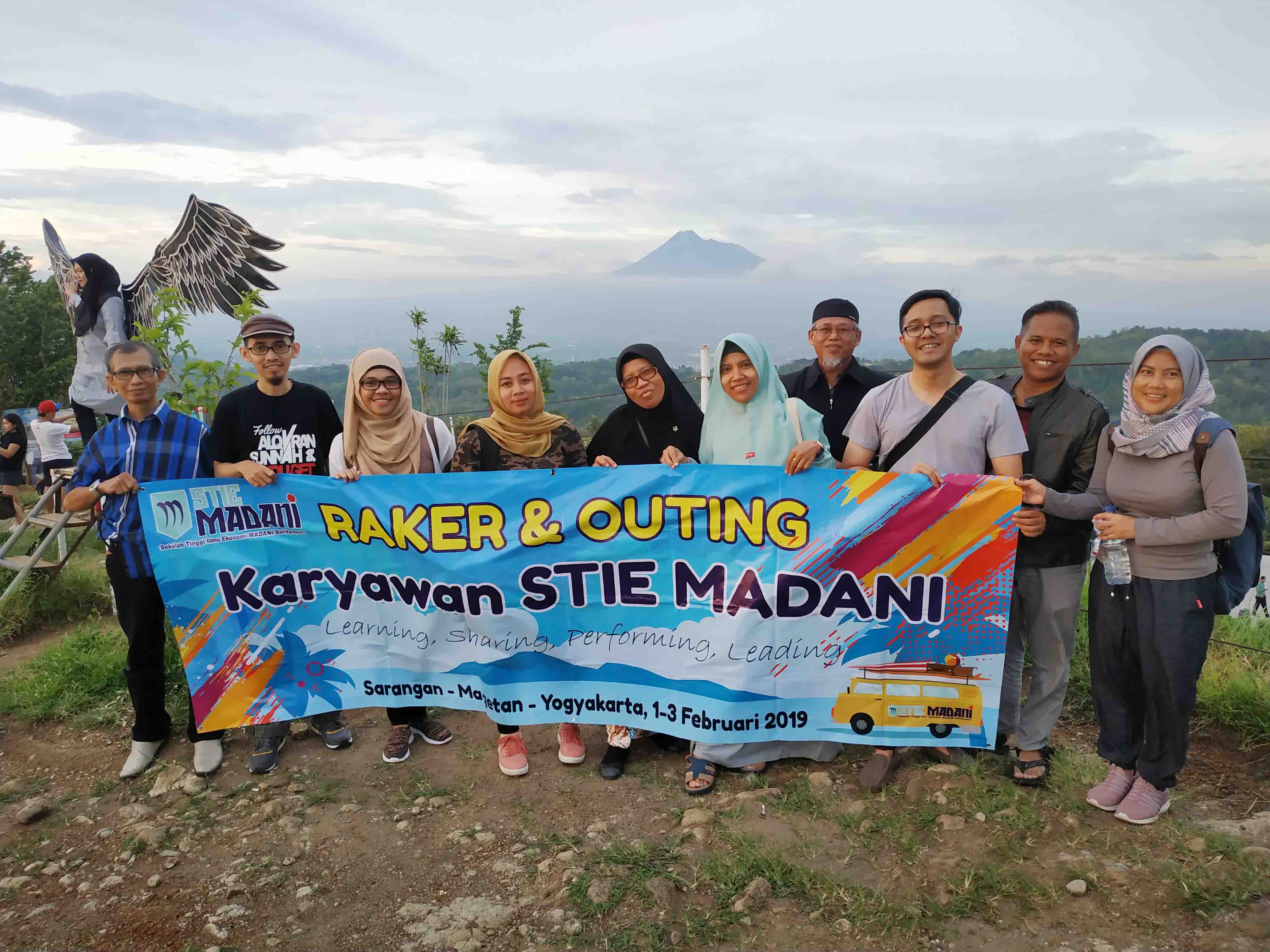Read more about the article RAKER & OUTING Karyawan STIE Madani